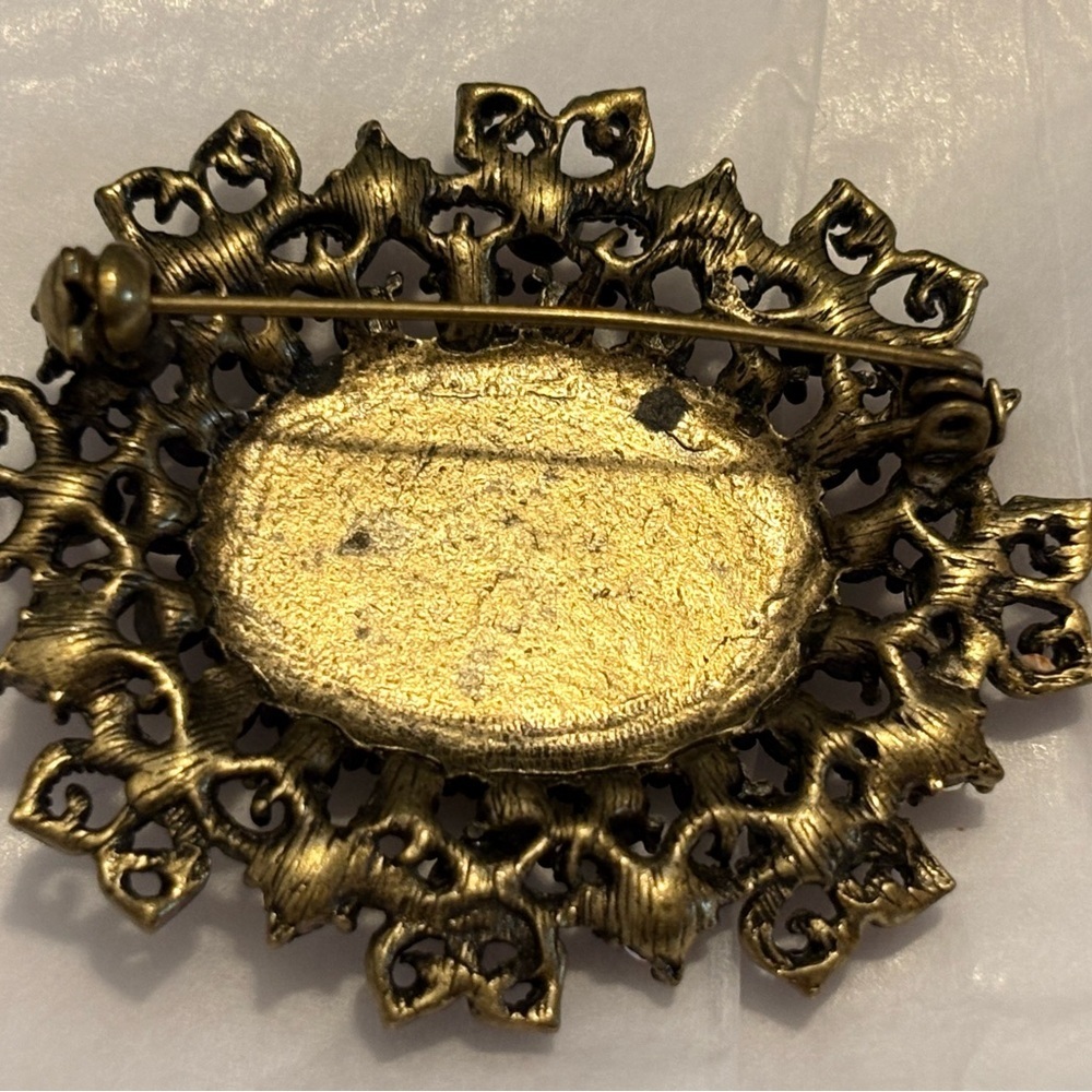 Vintage Style Amber Glass Statement Brooch Gold Filigree Rhinestone Pin - Picture 3 of 4